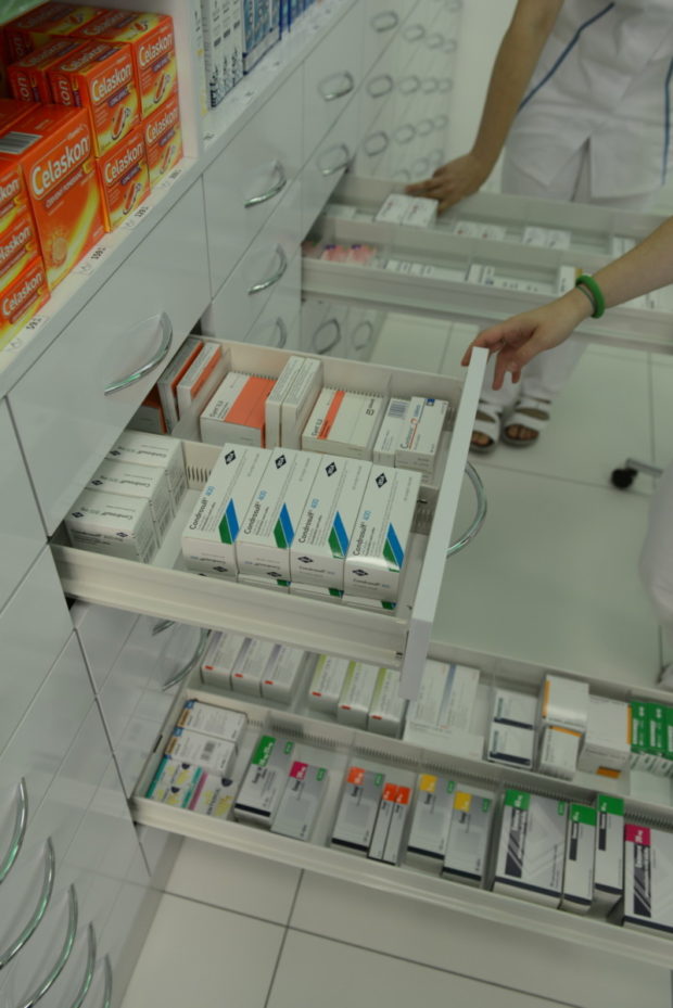 Výpadky léků v Evropě se podle průzkumu PGEU loni zvýšily