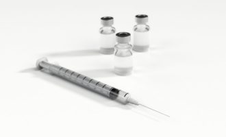 Evropa zahájila první průběžné hodnocení vakcíny proti covidu-19