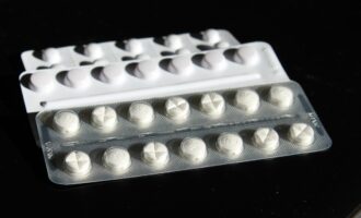 Vláda udělila souhlas s mimořádným opatřením ohledně úhrady antibiotik